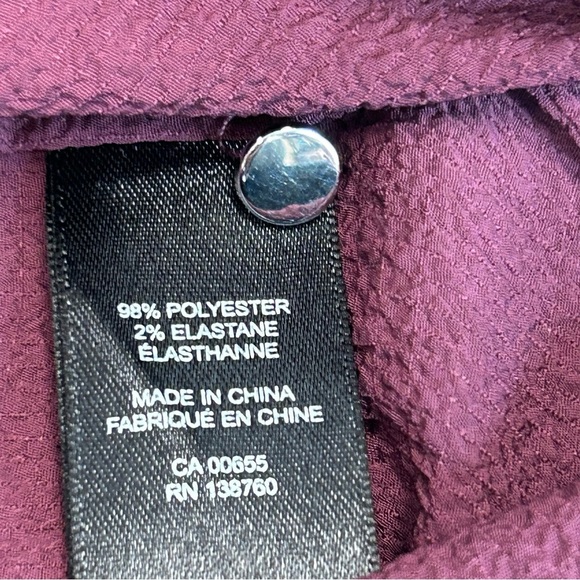 RW&CO Maroon Burgundy pleated Twisted-Mockneck peephole Blouse long sleeve Sz M - Picture 8 of 12